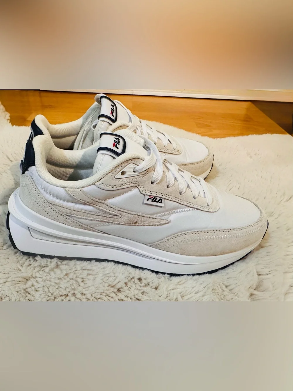 FILA Women's Renno White/Cream Low-Top Retro Runner Sneakers 7.5